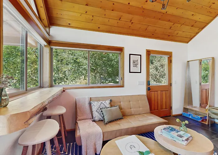 Deerhaven Lodge B