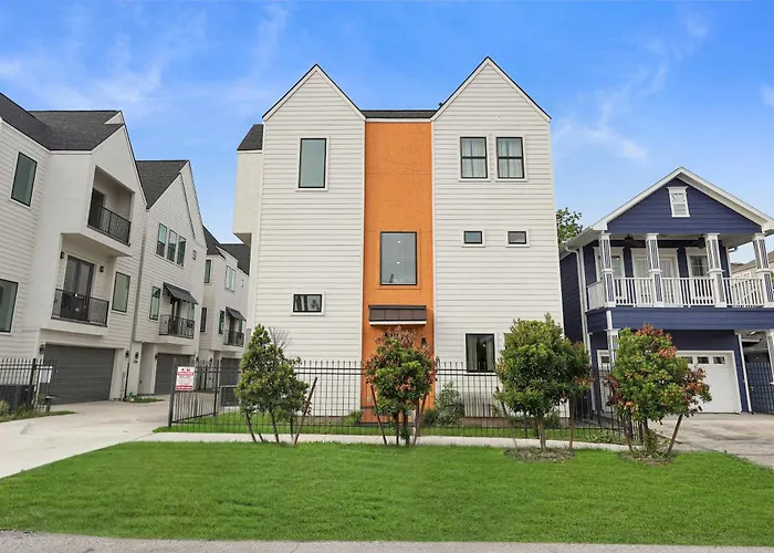 Houston Heights Boho Getaway Near Downtown