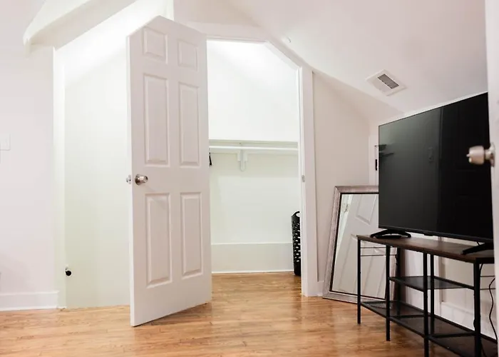 Joynest Loft - Private Entry & Bath
