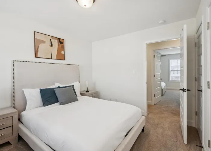 Arte Luxury Townhomes K3 I Comfy 2 Bed 25 Bath