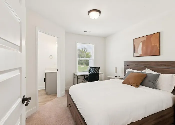 Arte Luxury Townhomes E2 I Comfy 2 Bed 25 Bath