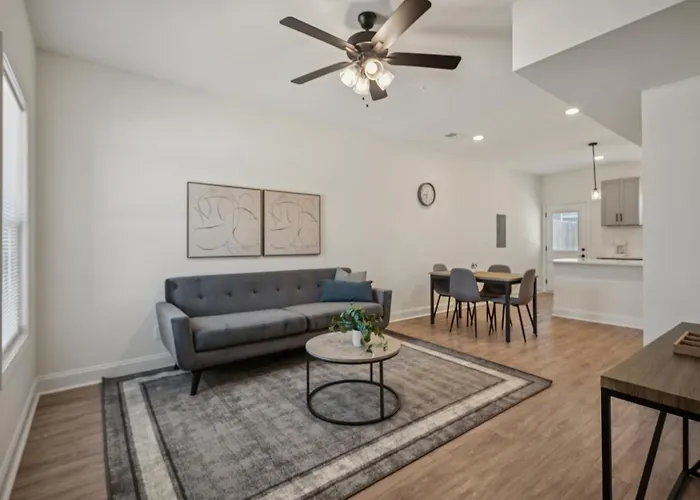 Arte Luxury Townhomes D7 Comfy 2 Bed 25 Bath