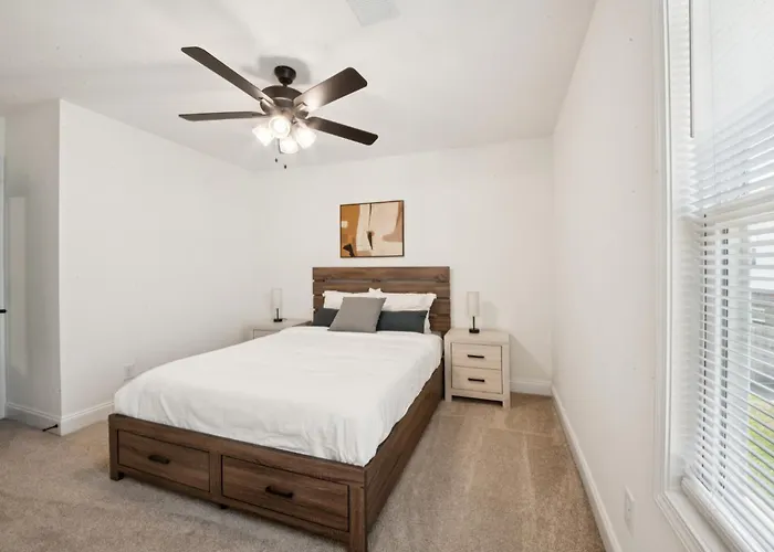 Arte Luxury Townhomes D6 I Comfy 2 Bed 25 Bath
