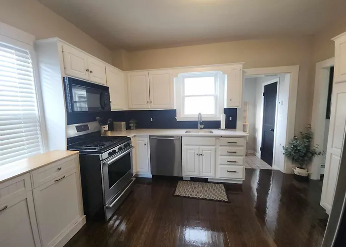 The Fairview - North Of Boston Furnished Home