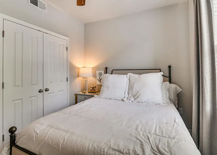 Cotton District Condo: Walkable Spot For Game Day!