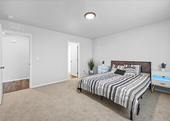 Heart Of Caldwell- Hottub-Fenced Yard- Spacious