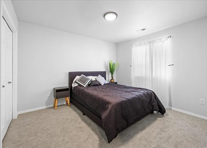 Heart Of Caldwell- Hottub-Fenced Yard- Spacious