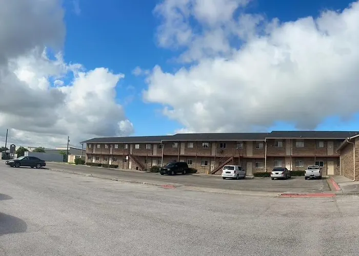 Hallmark Inn And Suites