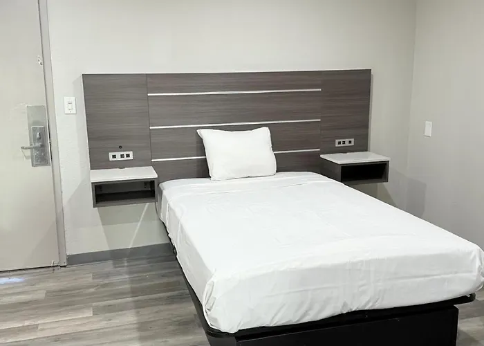Broadway Inn And Suites