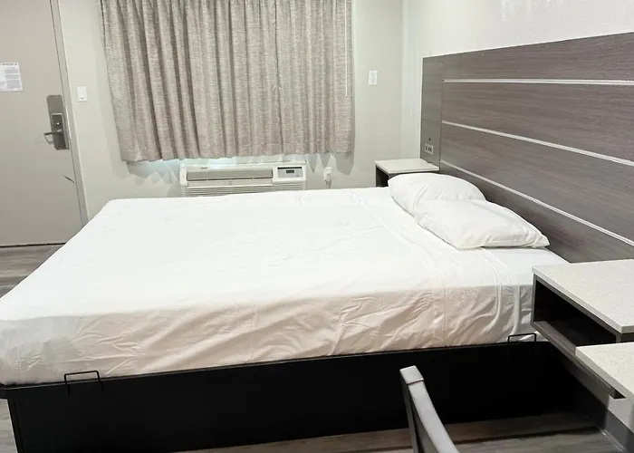 Broadway Inn And Suites