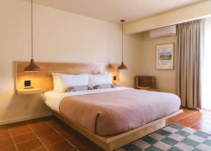 Hummingbird Inn