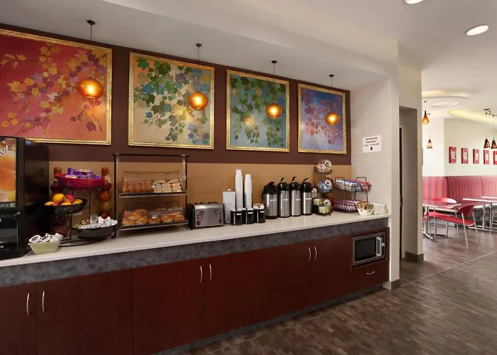 Ramada By Wyndham Rockville Centre