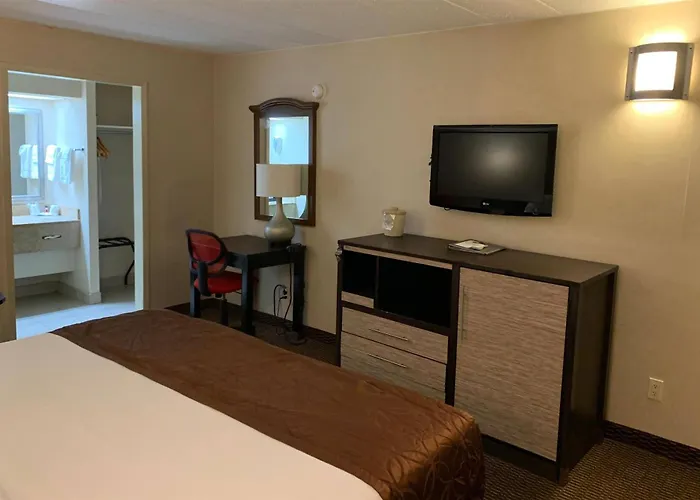 Ramada By Wyndham Rockville Centre