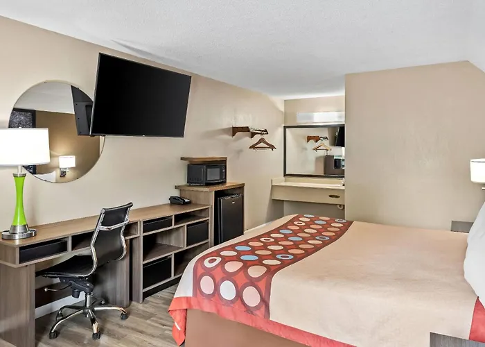 Super 8 By Wyndham Brownsburg