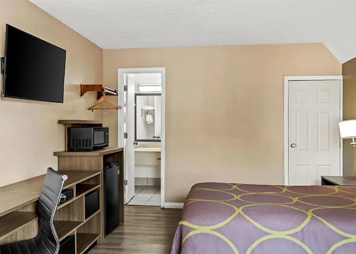 Super 8 By Wyndham Brownsburg