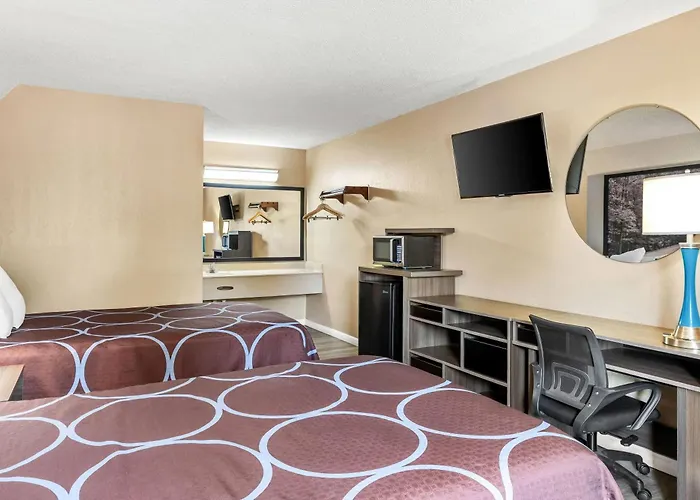 Super 8 By Wyndham Brownsburg