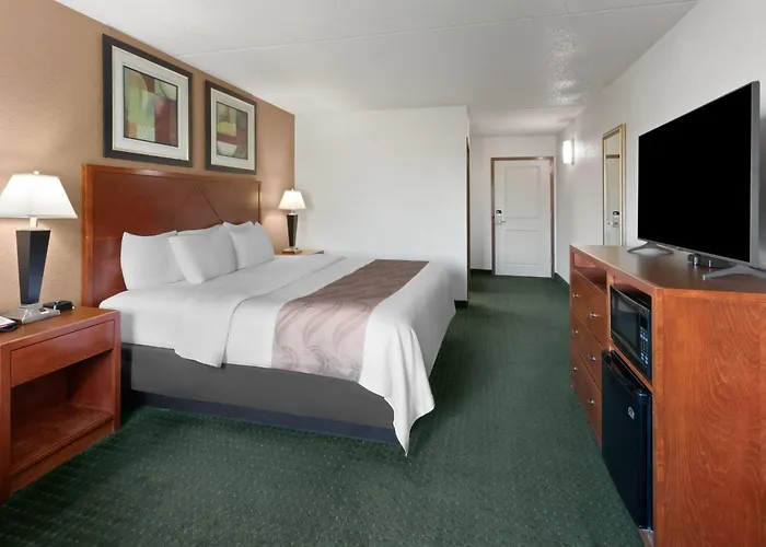 Baymont By Wyndham Jamestown Conference Center & Water Park