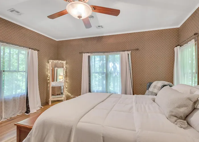 Shangri-La ! A Serene Retreat - Direct Access To Trails Just 7 Miles Drive !!