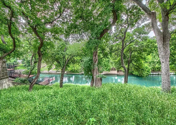 Cw C113 Comal Vista