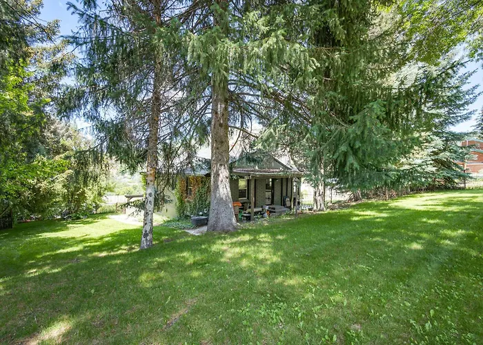 Mountain Views: Walkable Lava Hot Springs Home!