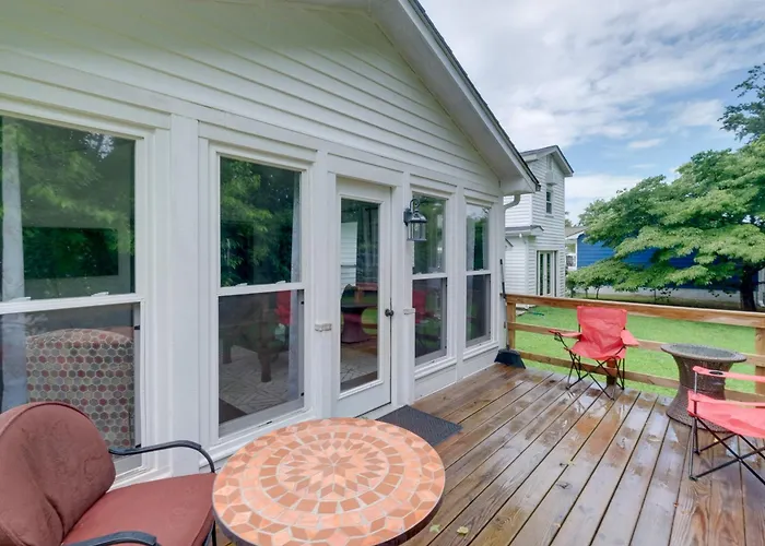 Fish, Relax & Enjoy Lake Views: Colonial Beach Gem