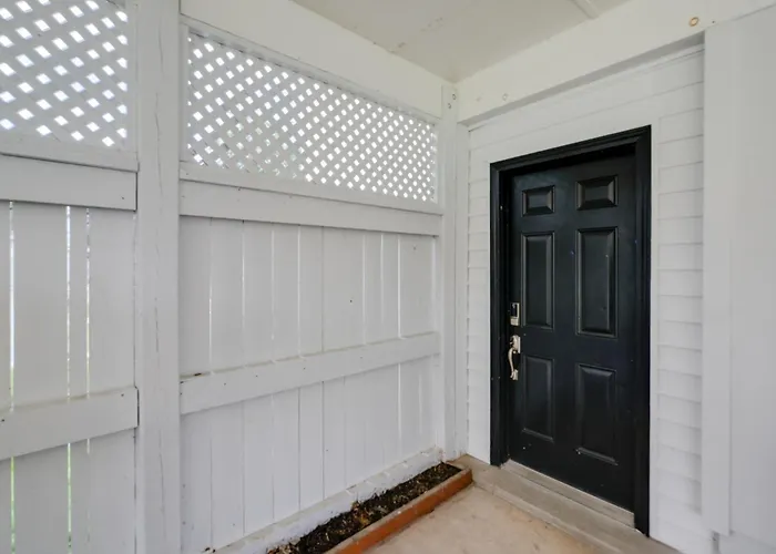 Dock Access: Waterfront Studio In Colonial Beach!
