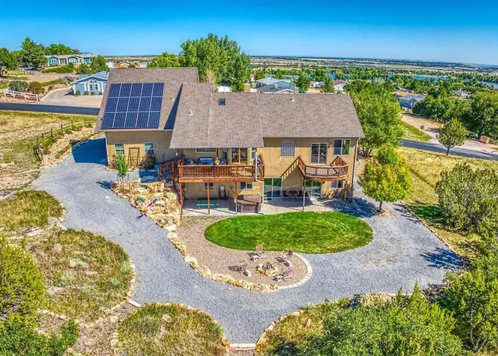 Hot Tub Stunning Mountain Views Hillside Haven
