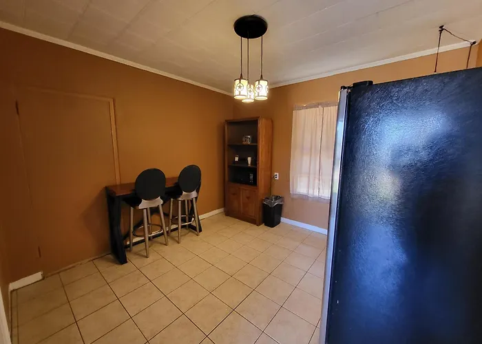 Hill Country Lodge And Mini Storages