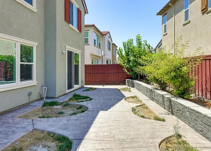 Walk To Parks: Mountain House Retreat W/ Patio!