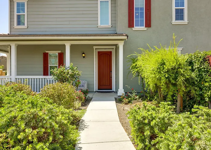 Walk To Parks: Mountain House Retreat W/ Patio!