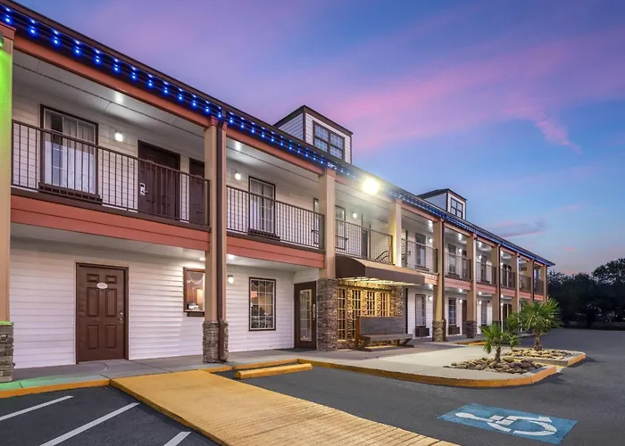 Baymont By Wyndham Commerce Ga Near Tanger Outlets Mall