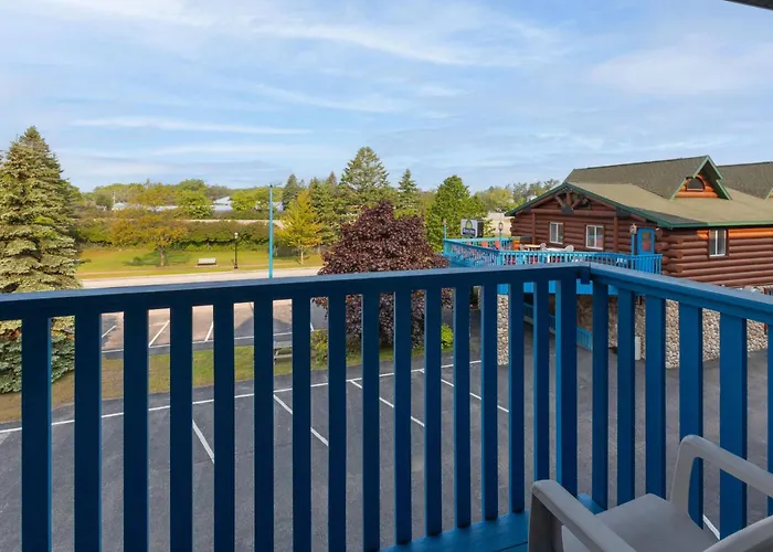 Days Inn By Wyndham Mackinaw City - Bridgeview Area