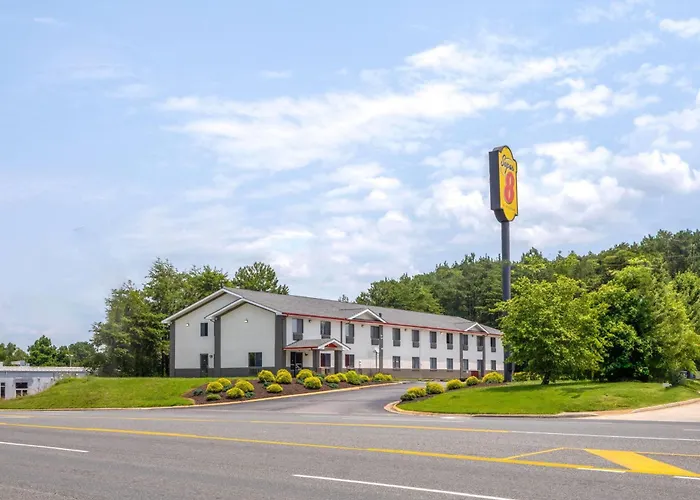 Super 8 By Wyndham Farmville
