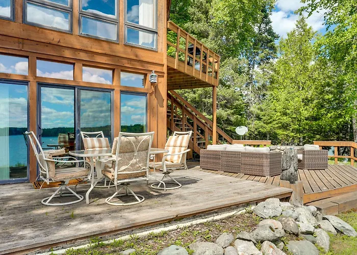 Sauna & Pool Table: Family Home On Lake Chicagon