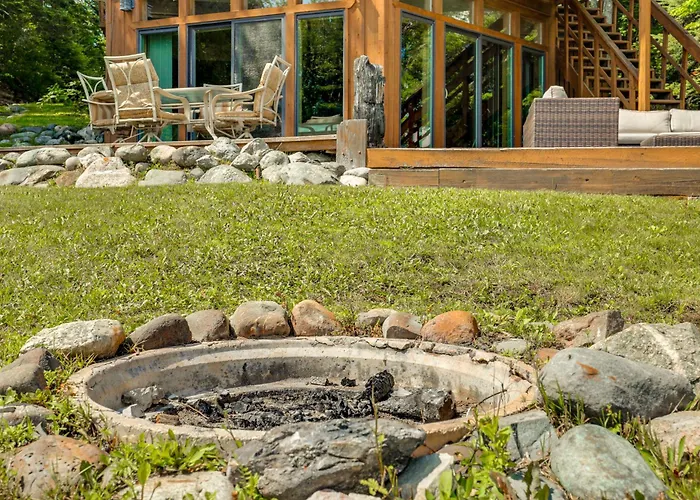 Sauna & Pool Table: Family Home On Lake Chicagon