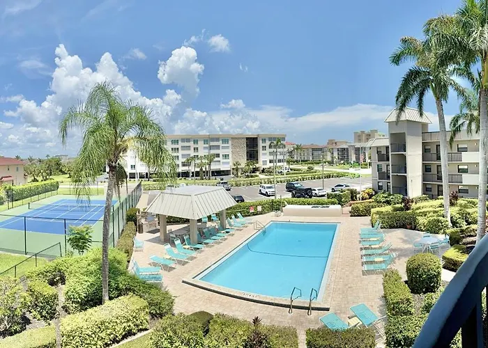 End Unit Steps From Beach Access W/ No Crazy Beach Prices
