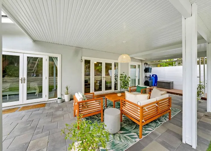 Colorful & Comfy Gem Close To Beach - Yard - Pkg