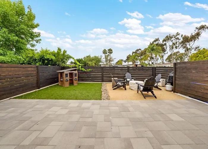 Colorful & Comfy Gem Close To Beach - Yard - Pkg