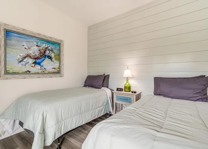 Walk To Beach: Southern Shores Retreat W/ Hot Tub