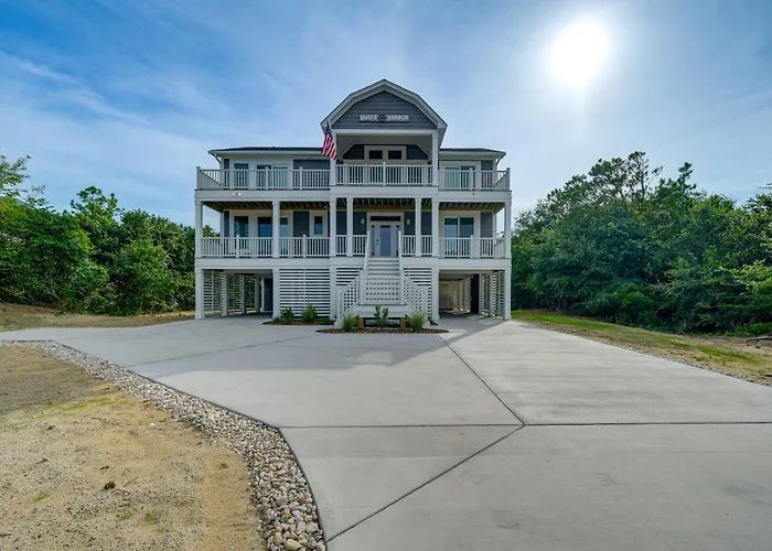 Walk To Beach: Southern Shores Retreat W/ Hot Tub