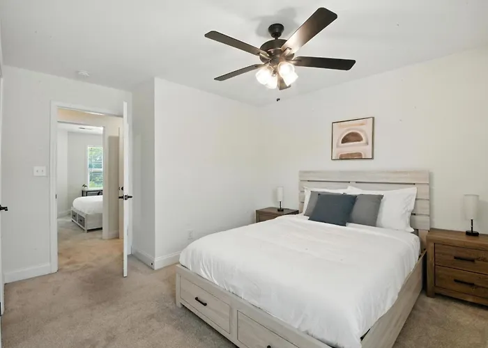 Arte Luxury Townhomes B1 I Comfy 2 Bed 25 Bath