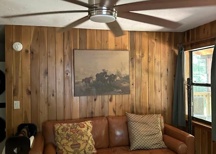 Peaceful, Cozy Cabin In The Woods