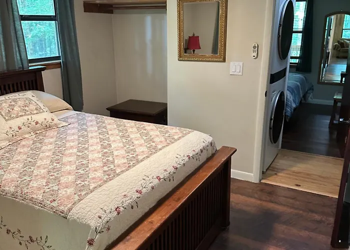 Peaceful, Cozy Cabin In The Woods