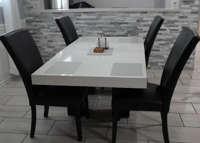Lovely White Grey Home 3 Bedrooms