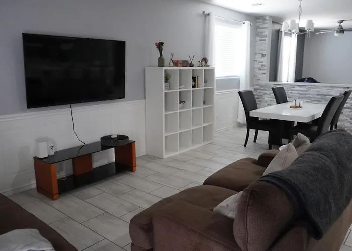 Lovely White Grey Home 3 Bedrooms