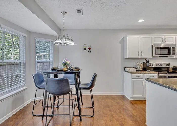 Cozy And Spacious Spring Hill 3Br 2Bath Home