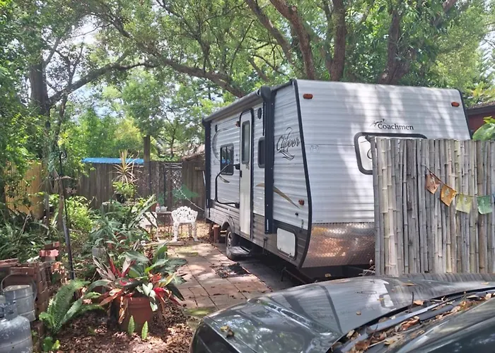 Tiny Trailer Happy Hole In The Wall