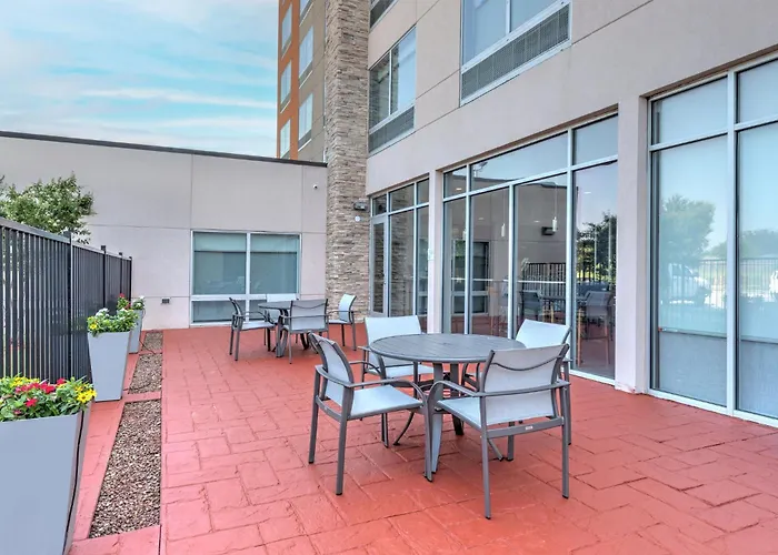 Holiday Inn Express & Suites Moore By Ihg