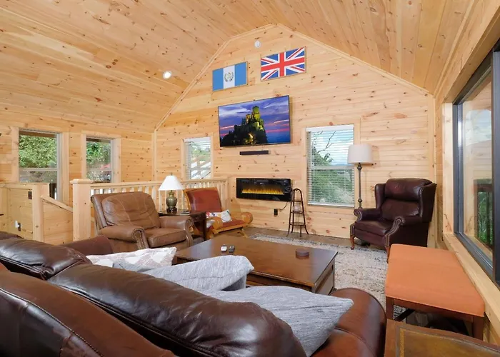 Breathtaking Mountain Views! June Discounts Available! - Birdhouse -