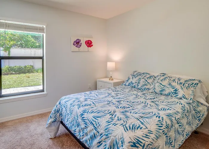 Tavares Retreat W/ Covered Patio & Private Yard
